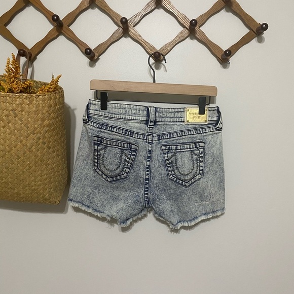 True Religion Manchester United Blue Acid Wash Jean Shorts - Picture 2 of 6